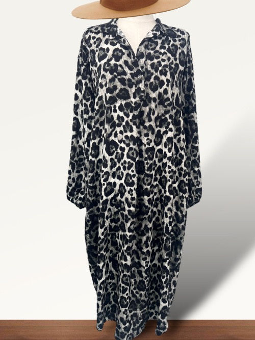 Robe longue léopard grise avec tête de mort 