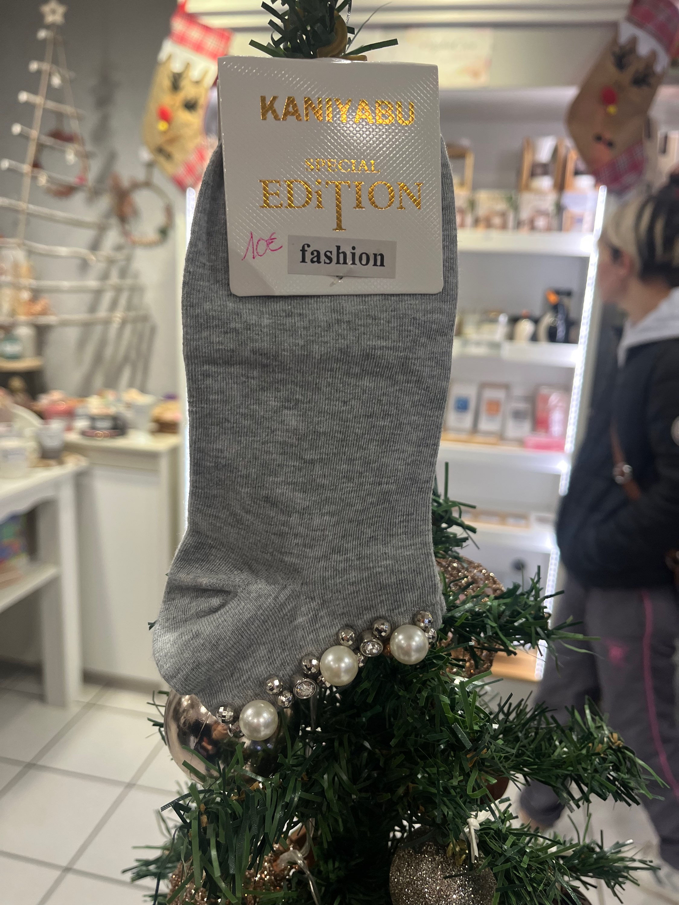 Chaussettes grises perles 