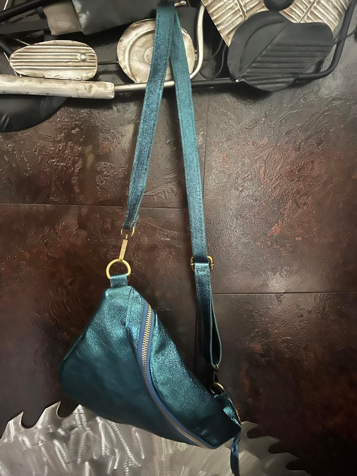 Sac banane cuir bleu canard