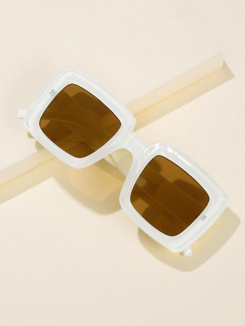 Thumbnail: A Fashionista's Stunning Square Sunglasses