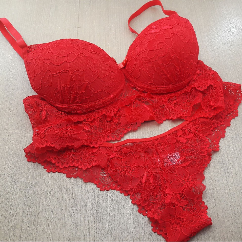 Sutiã vermelho de renda, modelo delicado e elegante