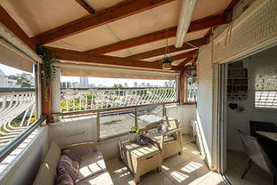 מנשה קפרא 5, רחובות, ישראל