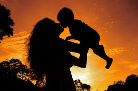Ser mãe: como gerir a maior carreira da vida de uma mulher