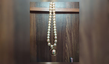 white pearl necklacce.jpg