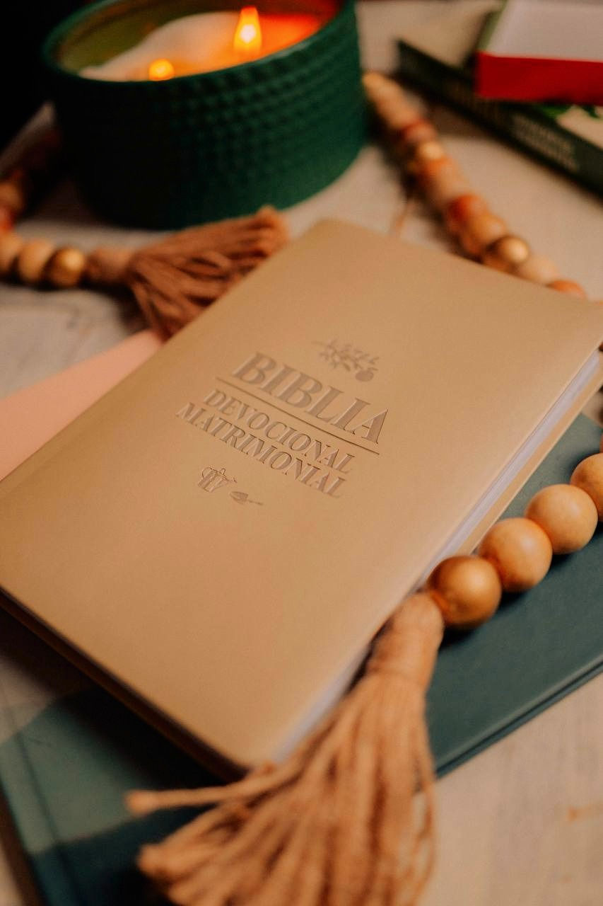 Biblia Devocional Daniel y Shari Calveti