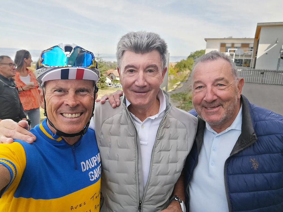 🚴 Rassemblement vintage à Allinges : retrouvailles et convivialité entre passionnés de cyclisme !