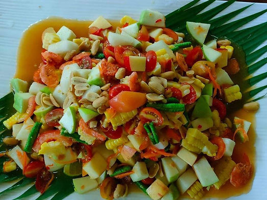 บริการรับจัดเลี้ยงนอกสถานที่ รับจัดอาหารบุฟเฟต์ รับจัดเลี้ยงอาหารงานแต่งงาน รับจัดเลี้ยงอาหารงานเลี้ยง รับจัดเลี้ยงอาหารงานทำบุญบ้าน จัดเลี้ยงอาหารงานทำบุญบริษัท อาหารและเครื่องดื่ม จัดไลน์อาหารบุฟเฟต์สวยงาม บริการอาหารจัดเลี้ยง โดยทีมอาหารผู้มีประสบการณ์โรงแรม อาหารสดใหม่จากตลาด อาหารไทย อาหารแกงกะทิ อาหารประเภทน้ำพริก น้ำยา ขนมจีน อร่อยมาก รับประกันคุณภาพ ทีมงานมืออาชีพ