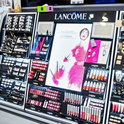 Digital Signage, Software Cartelería Digital, Software de Letrero Digital. Software Digital Signage. Retail Media, Retail Marketing, Retail Markeiting en PDV PLV, Innovación en Retail Marketing, Material POP Inteligente, Publicidad Inteligente PLV, In-Store Retail Media, In-Store Experience, Señalización Digital, Cartelería Digital, Conteo de Audiencias, Retail Analytics, Inteligencia Artificial en Retail, Shopper Analytics, Retail Analytics Software, Medición de atención en retail, Sistema Contador de Personas, Customer Journey, Análisis de comportamiento en tiendas, Sensores para medir tráfico en tiendas, Medición de atención en retail, Rendimiento visual diseños y promociones, Publicidad inteligente en retail, InStore Advertising, Retail Innovation, Experiencia de compra, Shopper Marketing, Display Interactivo, Pantallas en punto de venta, PLV Digital.