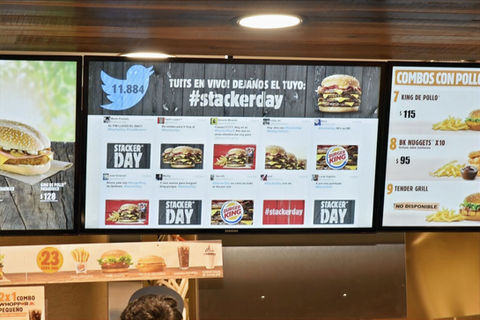 Digital Signage, Software Cartelería Digital, Software de Letrero Digital. Software Digital Signage. Retail Media, Retail Marketing, Retail Markeiting en PDV PLV, Innovación en Retail Marketing, Material POP Inteligente, Publicidad Inteligente PLV, In-Store Retail Media, In-Store Experience, Señalización Digital, Cartelería Digital, Conteo de Audiencias, Retail Analytics, Inteligencia Artificial en Retail, Shopper Analytics, Retail Analytics Software, Medición de atención en retail, Sistema Contador de Personas, Customer Journey, Análisis de comportamiento en tiendas, Sensores para medir tráfico en tiendas, Medición de atención en retail, Rendimiento visual diseños y promociones, Publicidad inteligente en retail, InStore Advertising, Retail Innovation, Experiencia de compra, Shopper Marketing, Display Interactivo, Pantallas en punto de venta, PLV Digital.