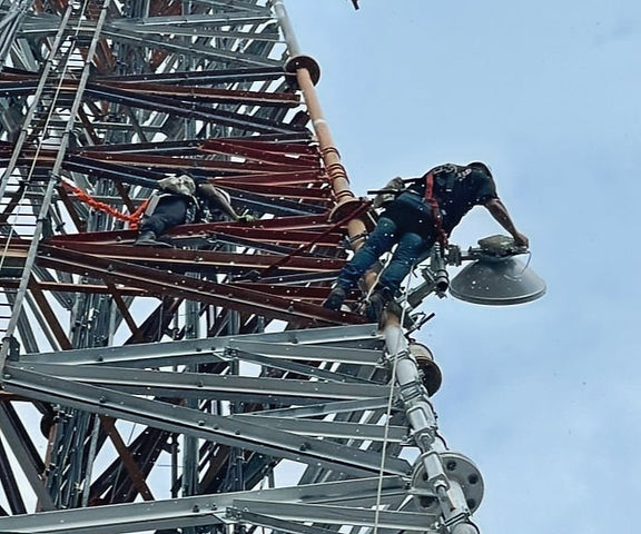 Microwave installation on tower_edited.j