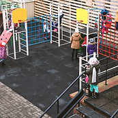 遊び場の子供たち 