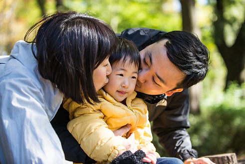 family-togetherness-with-affectionate-kiss-in-a-pa-2026-03-25-00-28-12-utc.jpg