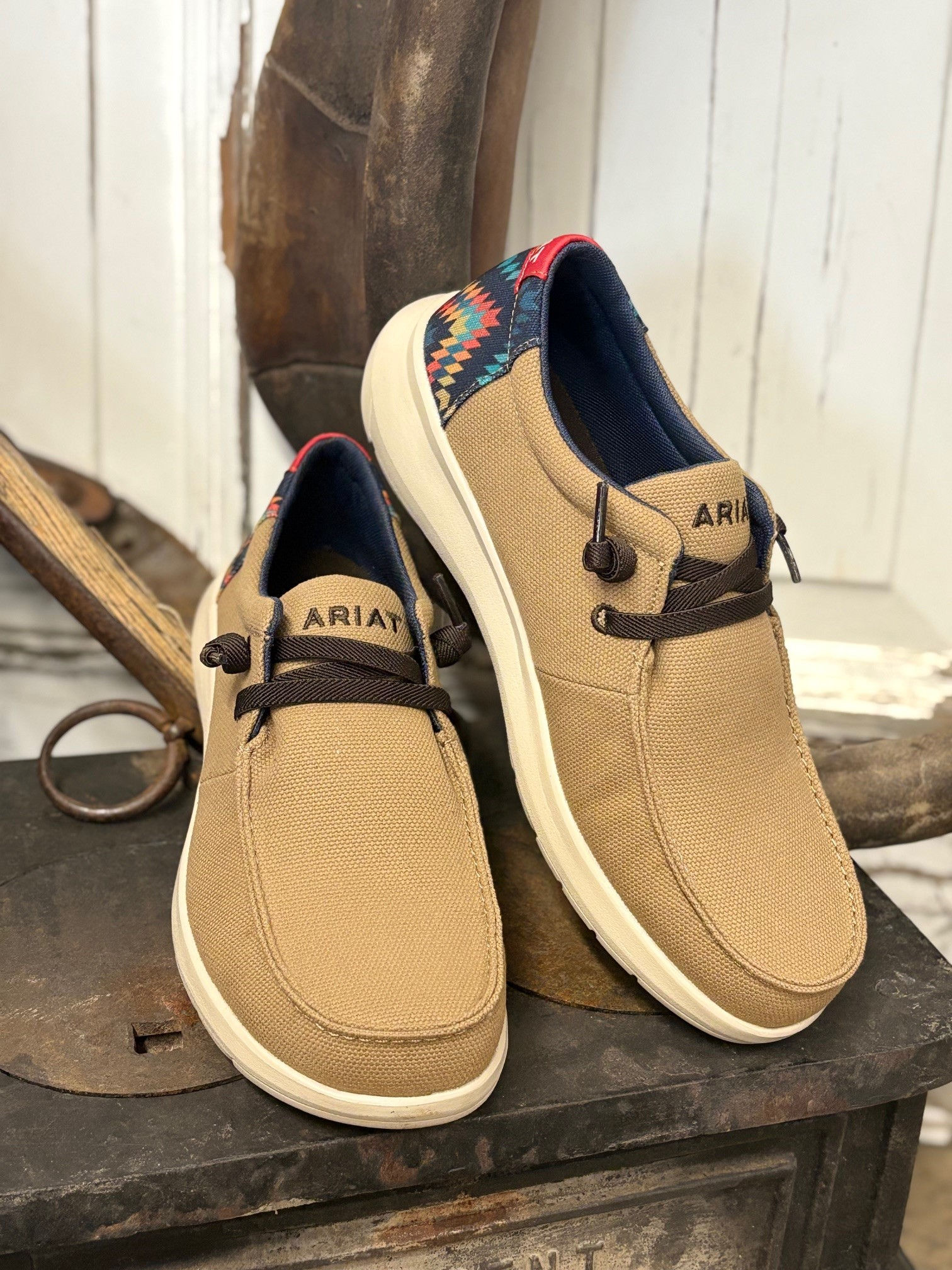 Ariat Men's Hilo Shoe Light Tan and Blue Southwest