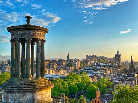La vista della città di Edimburgo da Calton Hill