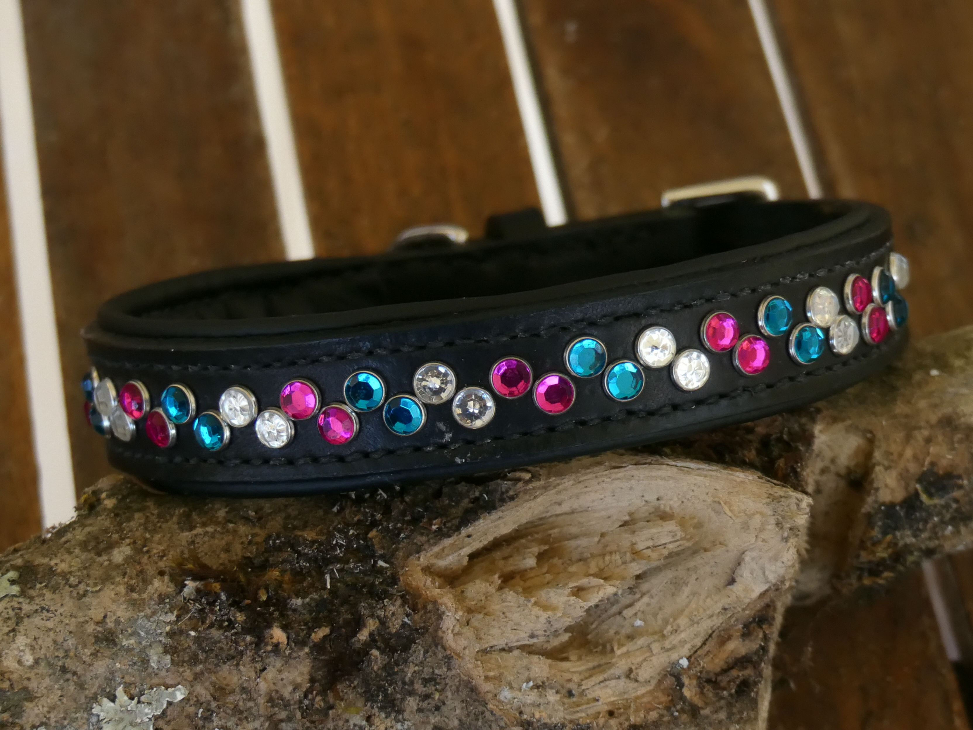 Collier cuir noir avec strass