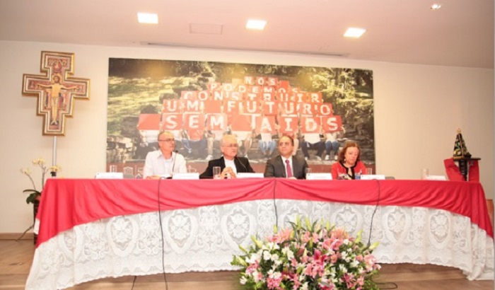 Campanha para acesso imediato ao tratamento para HIV lançada na CNBB