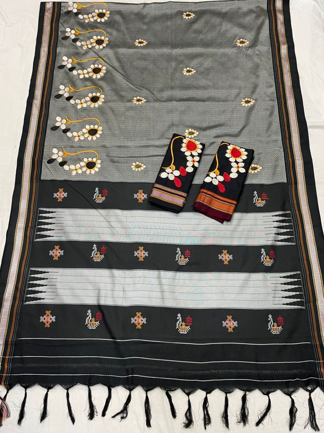 Exquisite Nath Work Maharashtrian Khan Saree