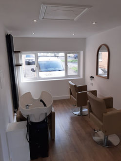 Garage converted into a private beauty salon in Great Paxton, photo 10
