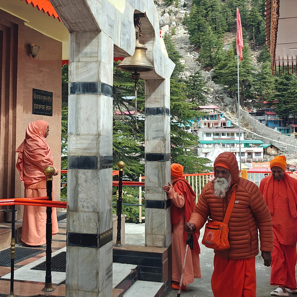 gangotri-locals-monks_edited.jpg