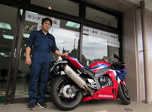CBR1000RR-R と店長②.JPG