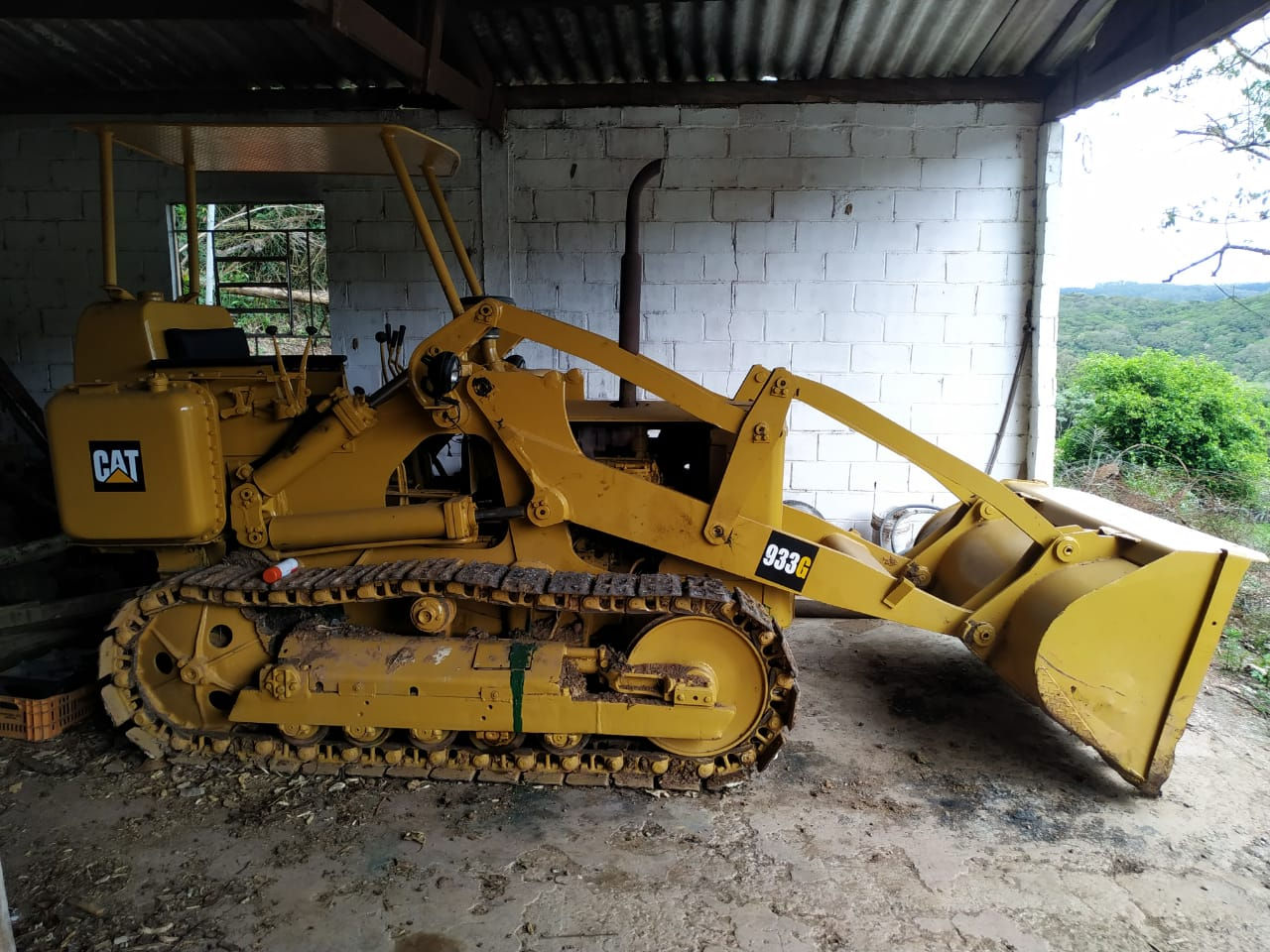 Pá Carregadeira de Esteira Caterpillar 933G, ano 70 | Interior de SP | 95 MIL