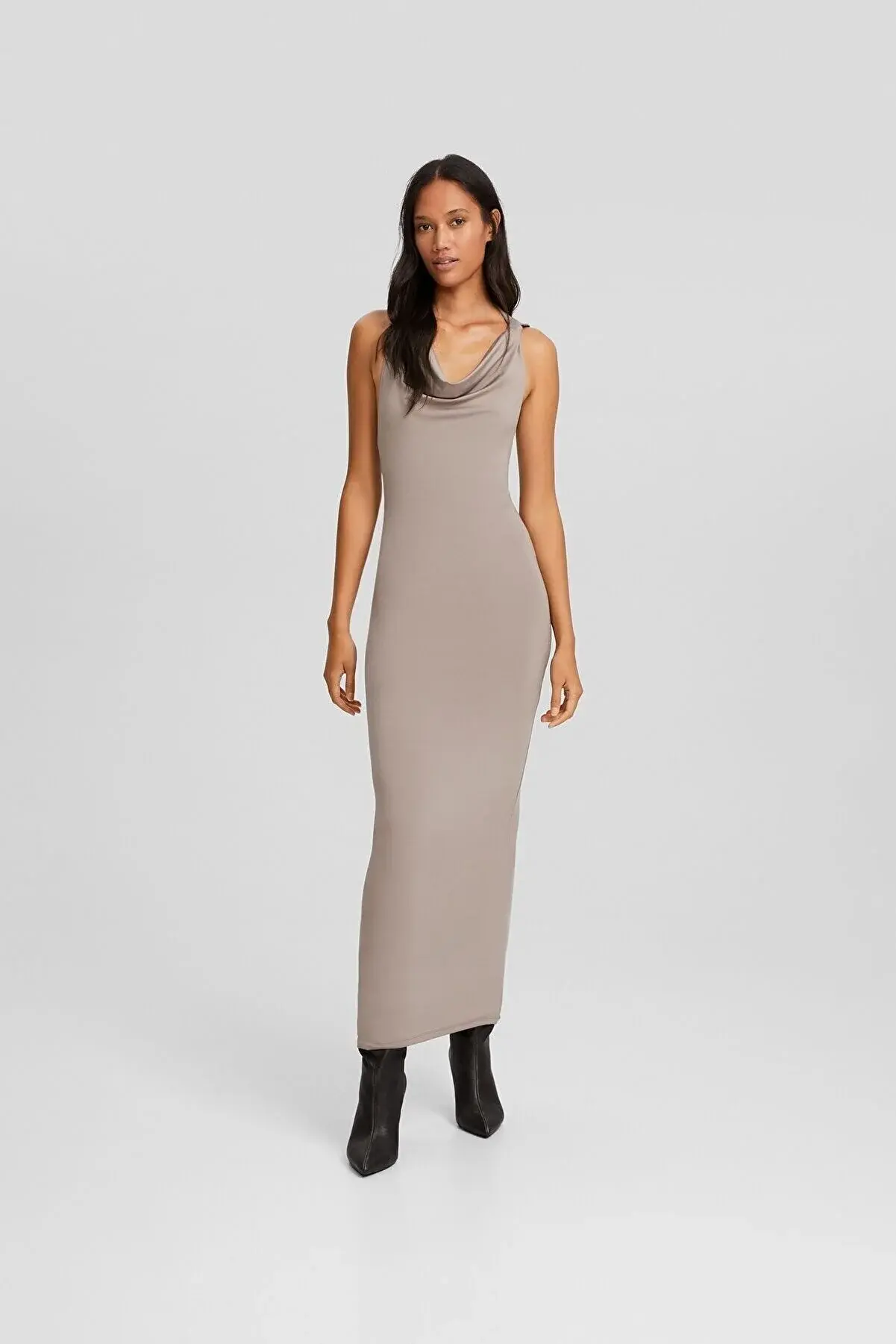 Bershka Sırtı açık kapüşonlu kolsuz uzun elbise