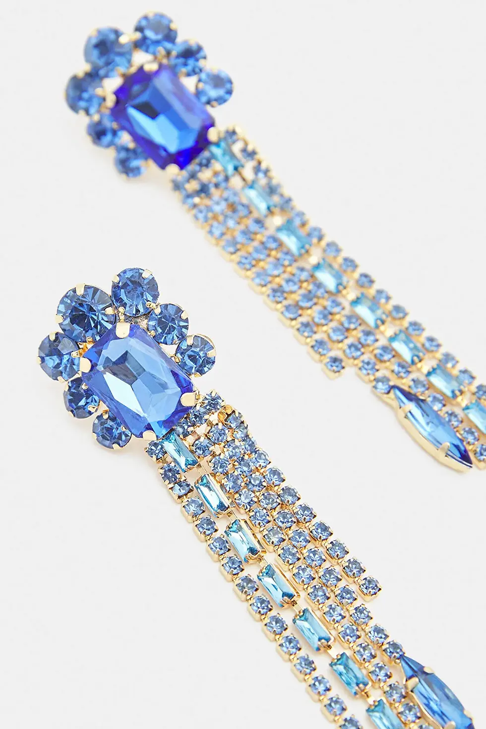 Thumbnail: Pull & Bear Taşlı ve sallantılı küpe