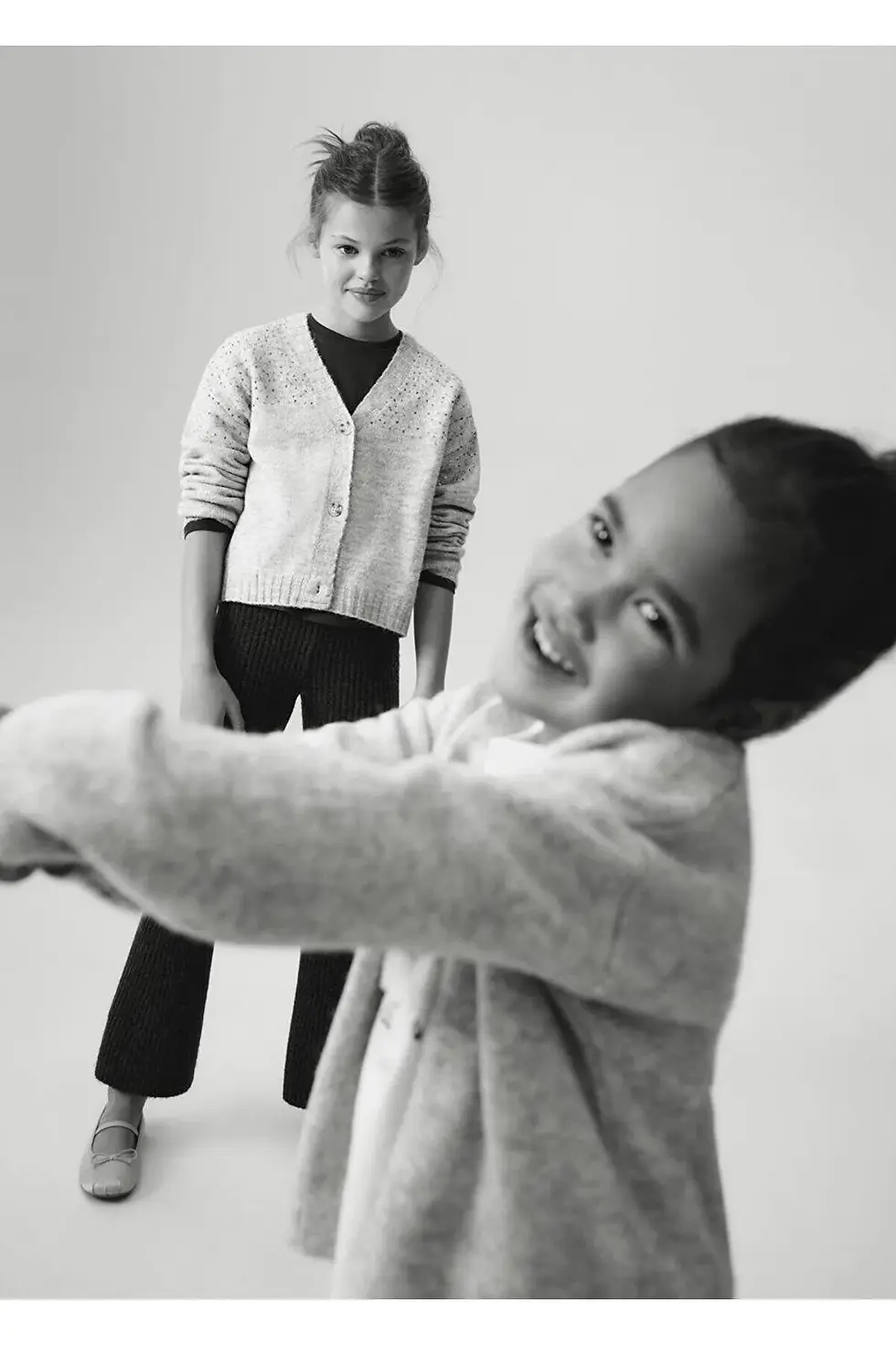 Thumbnail: MANGO Kids Payetli örgü hırka