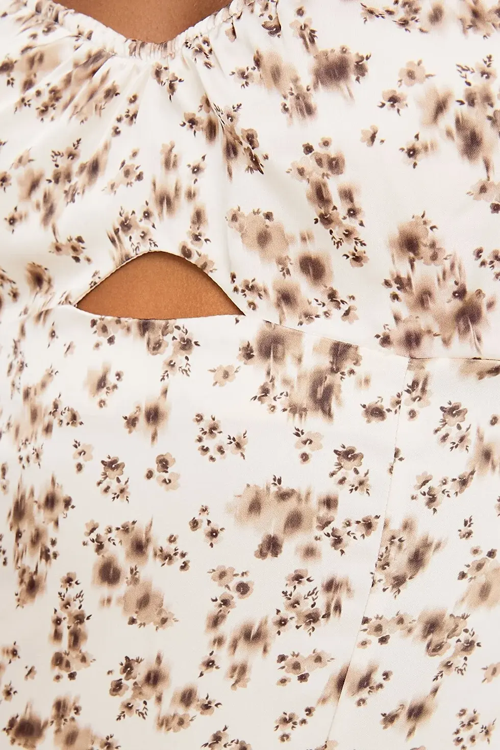 Thumbnail: Bershka Pencere detaylı saten askılı midi elbise