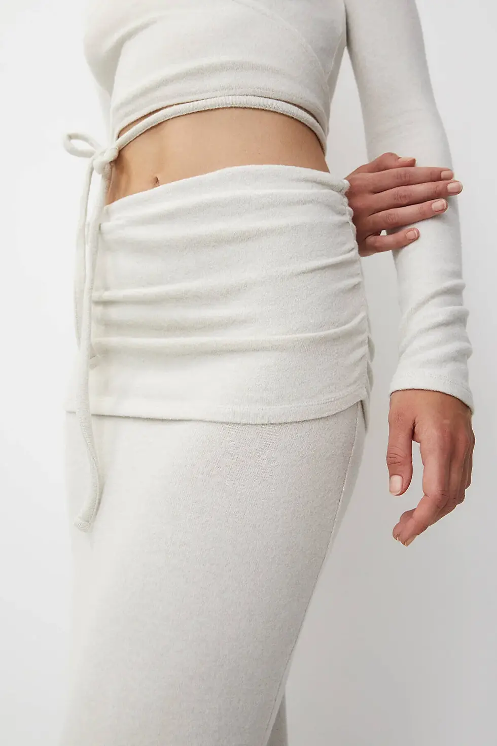 Thumbnail: Pull & Bear Çift bel bantlı yumuşak triko midi etek