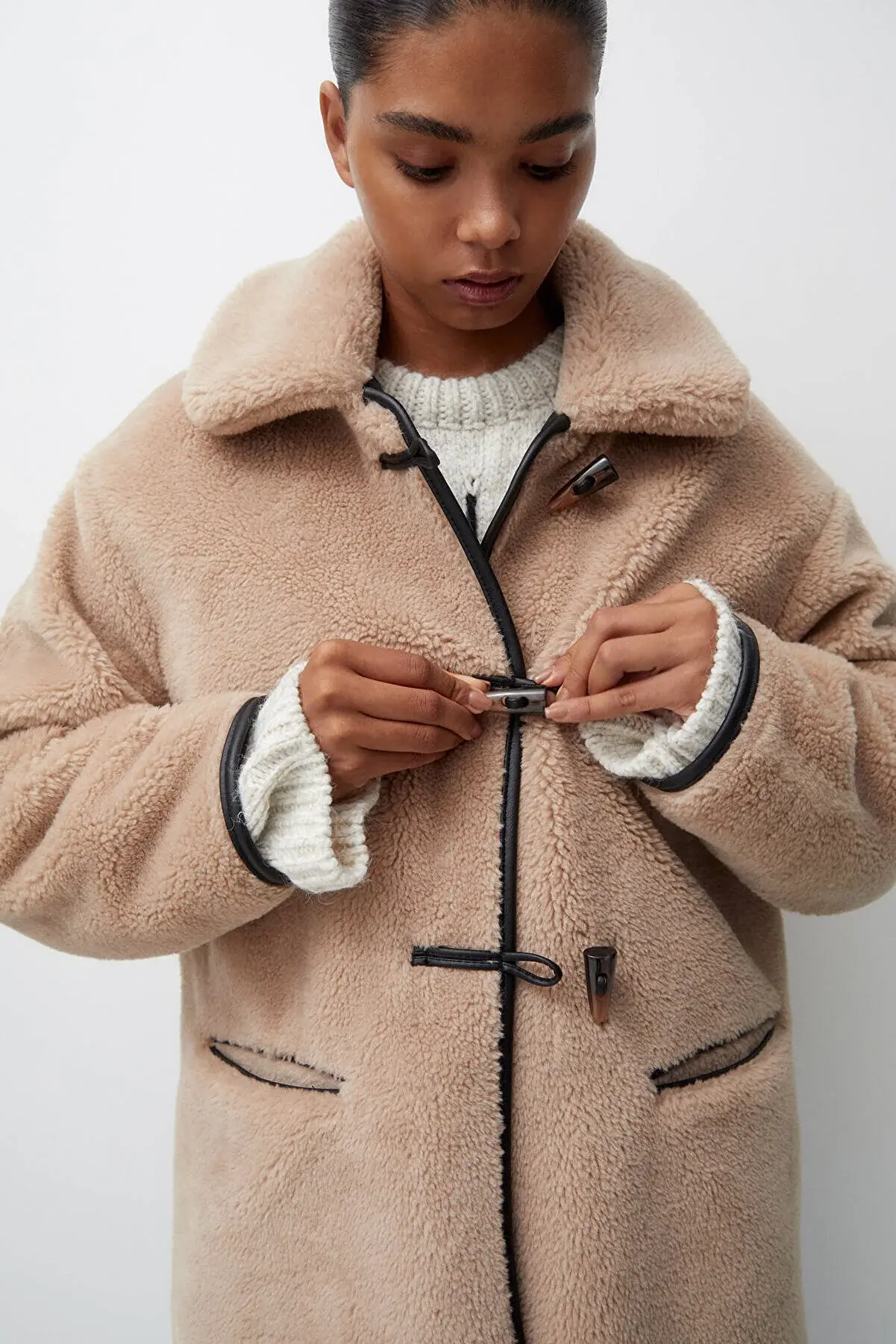 Pull & Bear Çoban düğmeli ve suni kürklü kaban