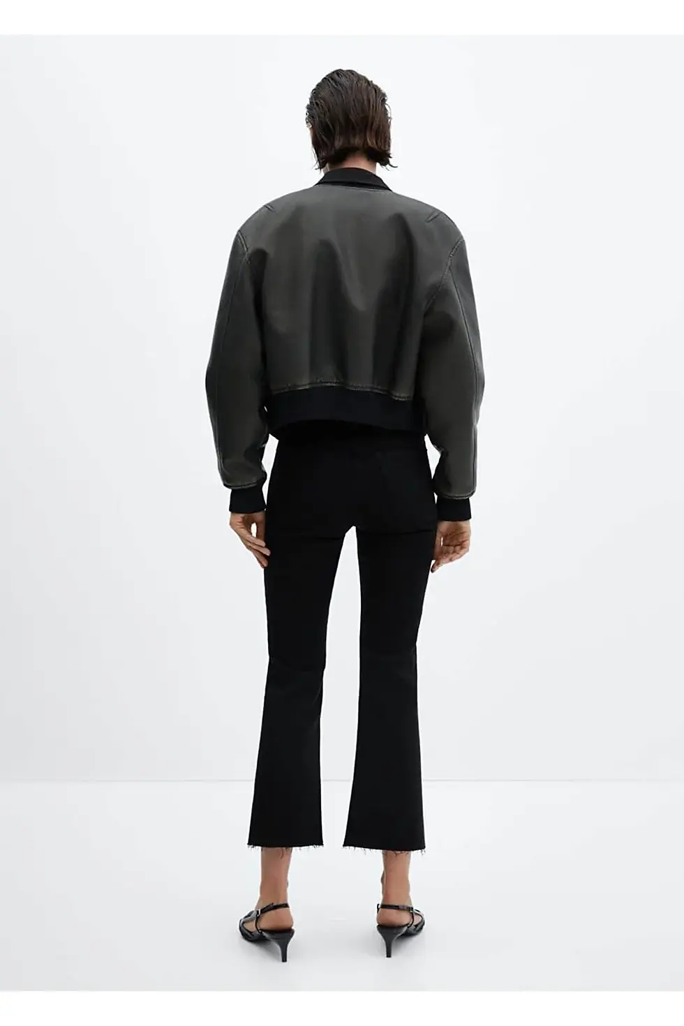 Миниатюра: Mango İspanyol paçalı kısa jean pantolon