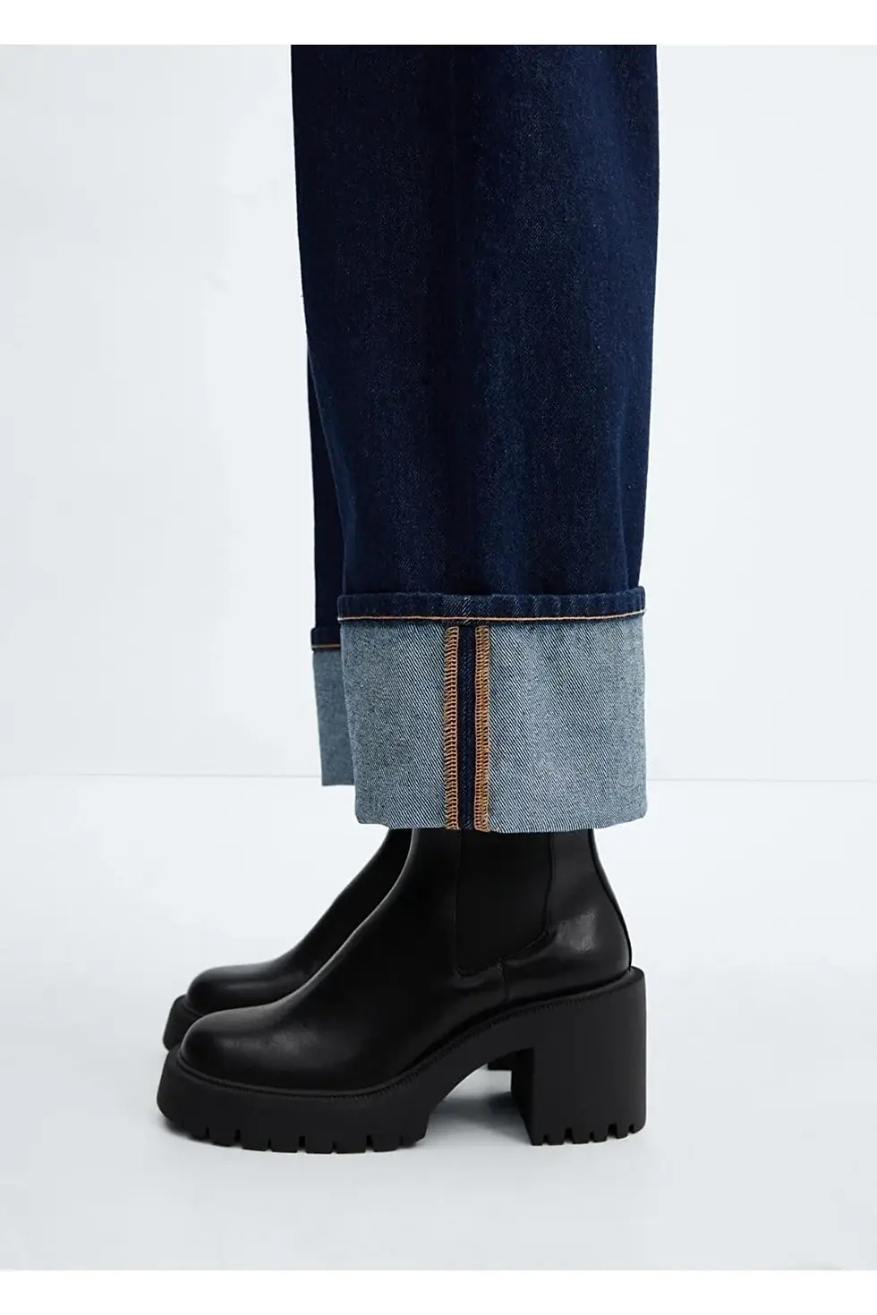 Thumbnail: MANGO Kalın tabanlı bot