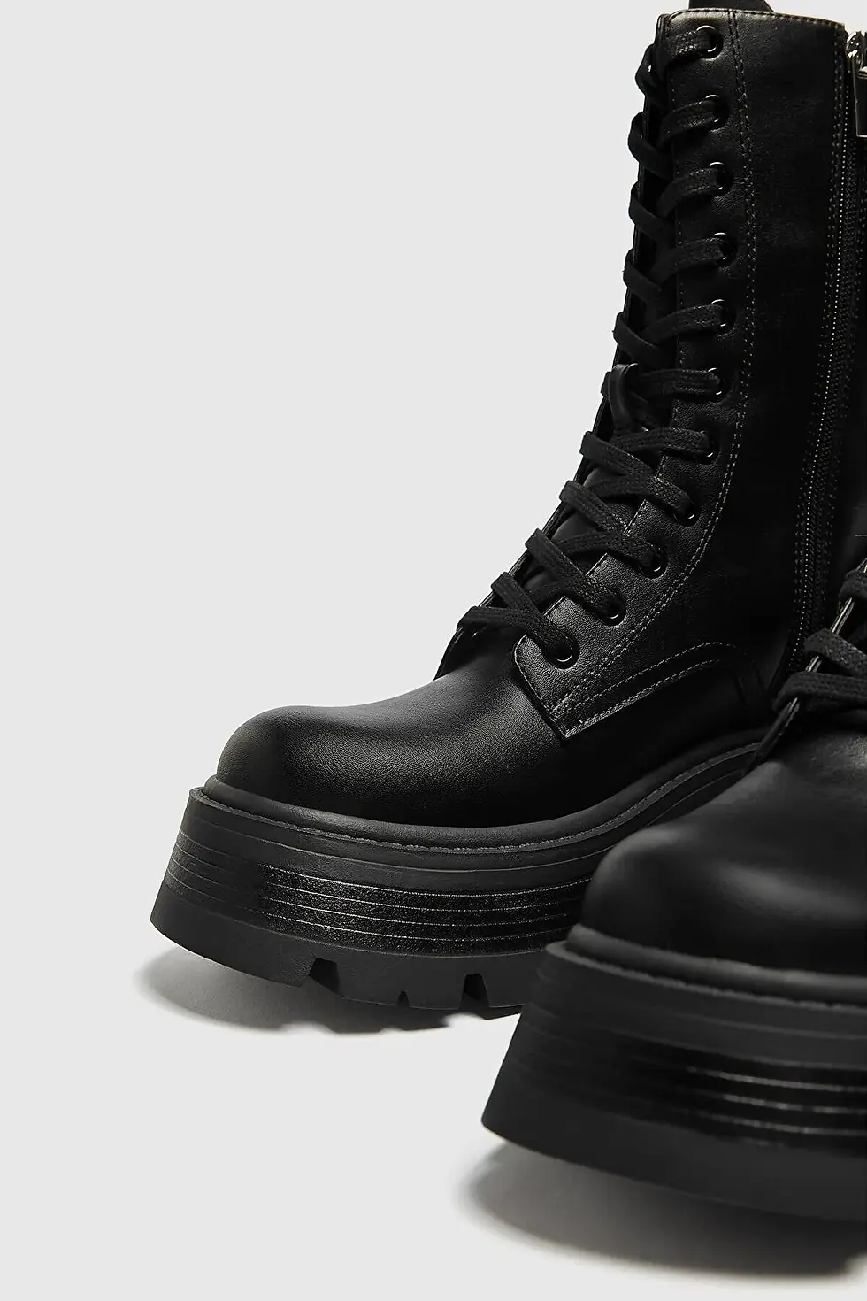 Thumbnail: Pull & Bear Bağcıklı Platform Bilekte Bot