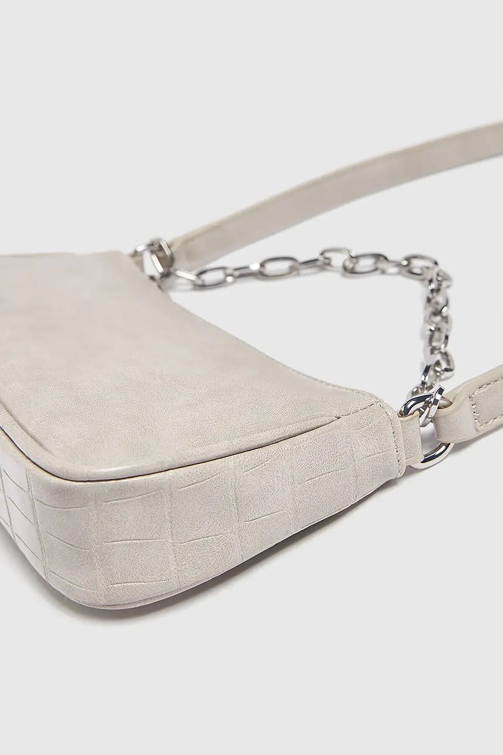 Thumbnail: Pull & Bear Zincir detaylı kol çantası