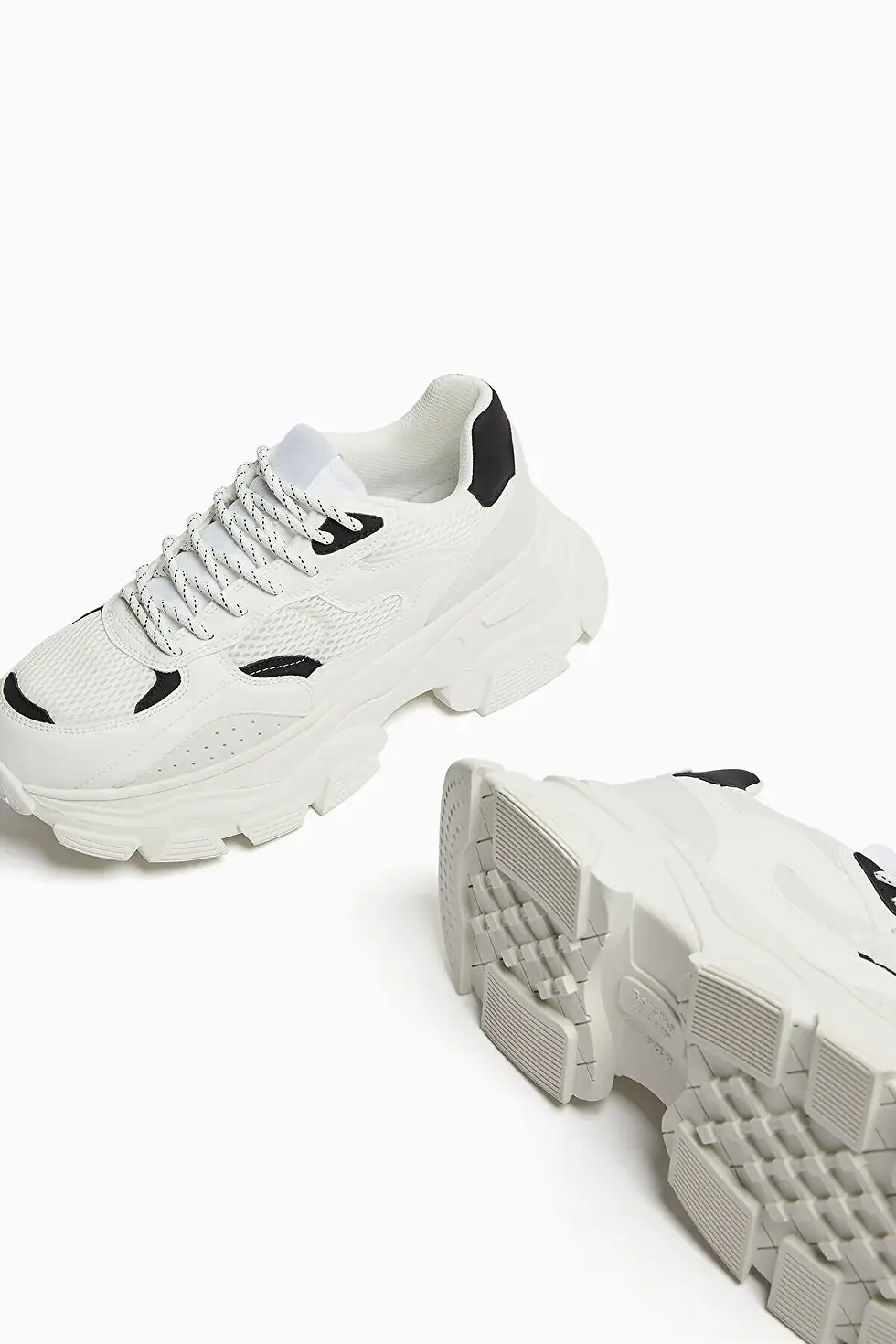 Thumbnail: Bershka Kalın Tabanlı Fileli Spor Ayakkabı