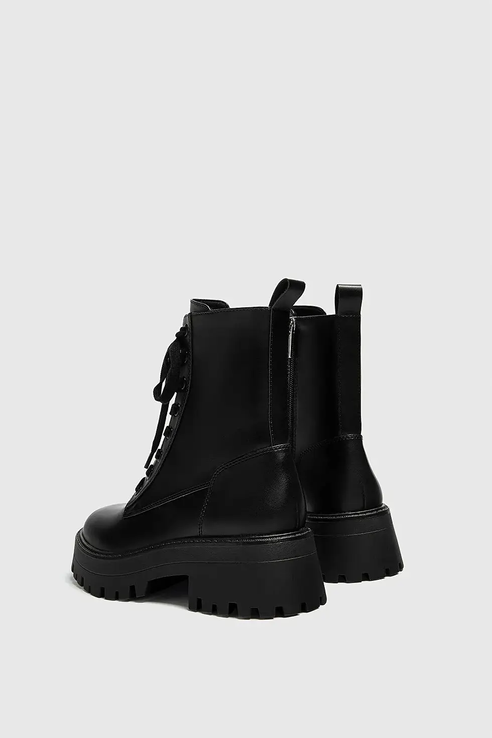 Thumbnail: Pull & Bear Tırtıklı Tabanlı Düz Bilekte Bot