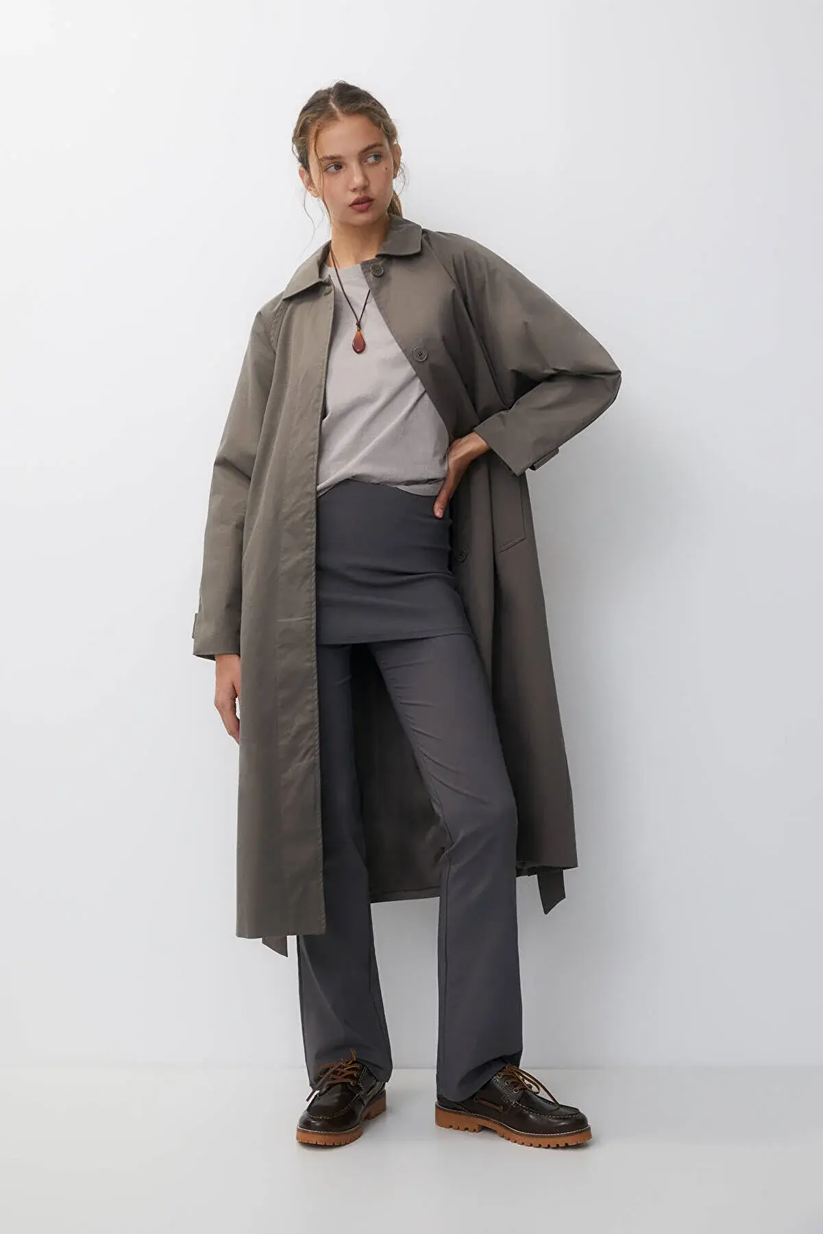 Pull & Bear Uzun kemerli trençkot