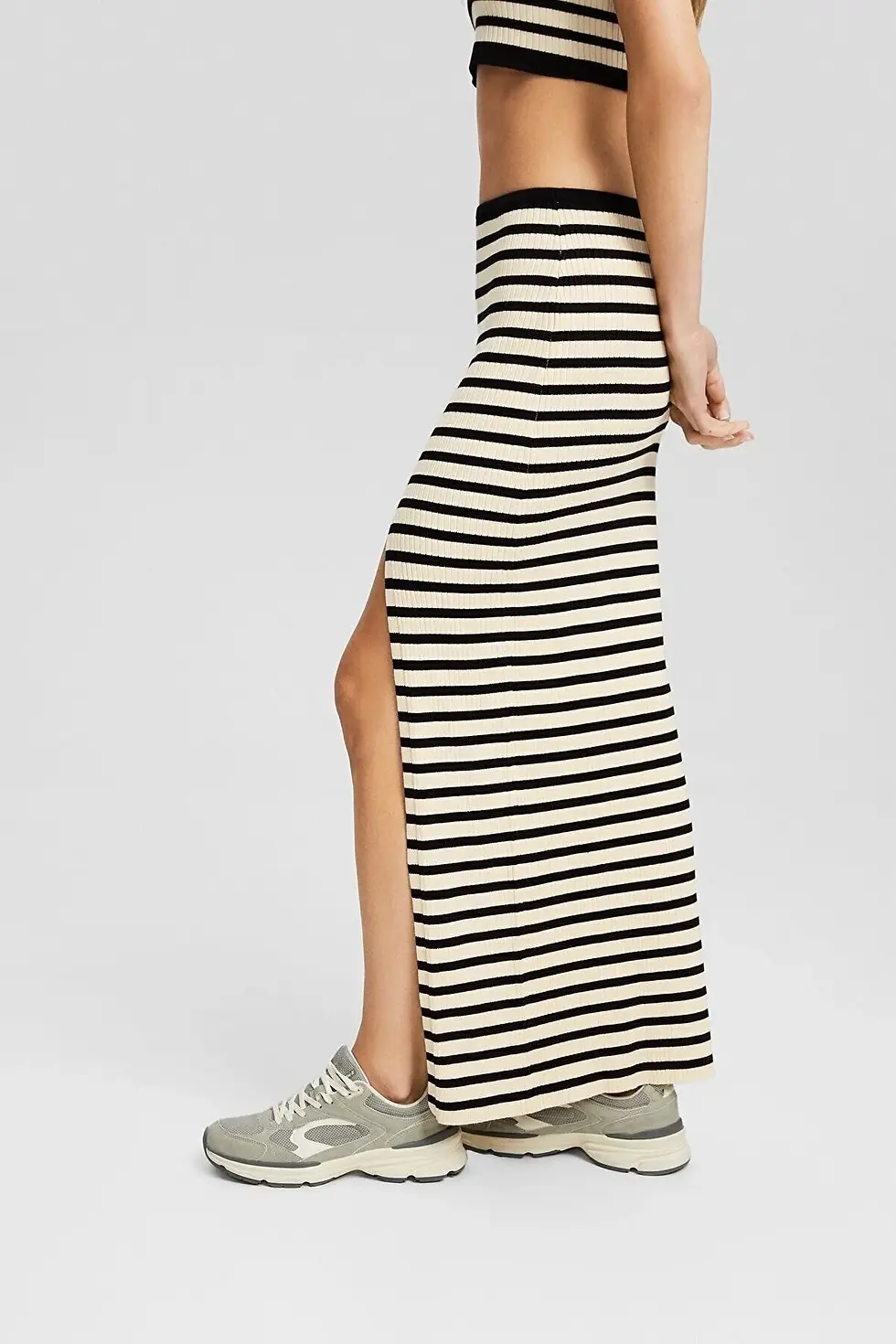 Thumbnail: Bershka Fitilli triko midi etek