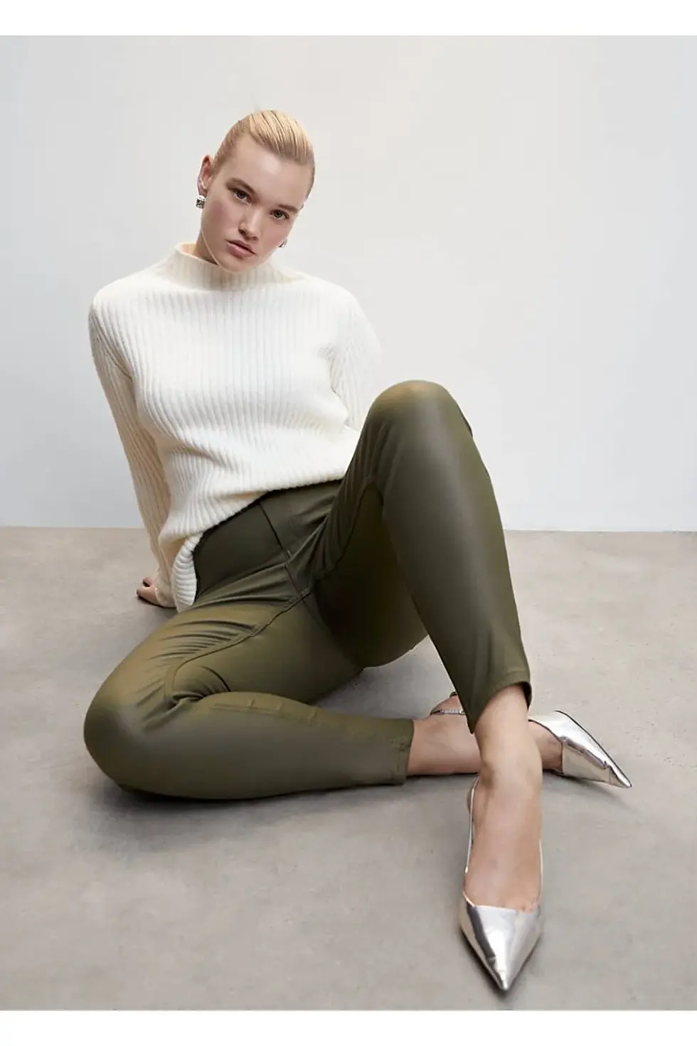 Миниатюра: Mango Deri Görünümlü Kısa Paçalı Isa Jean Pantolon