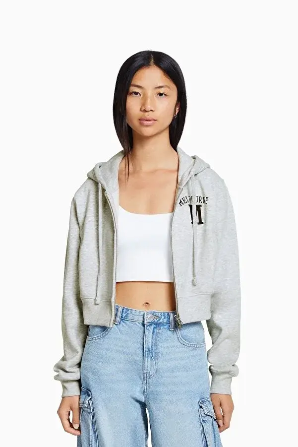 Thumbnail: Bershka Desenli fermuarlı crop kapüşonlu sweatshirt