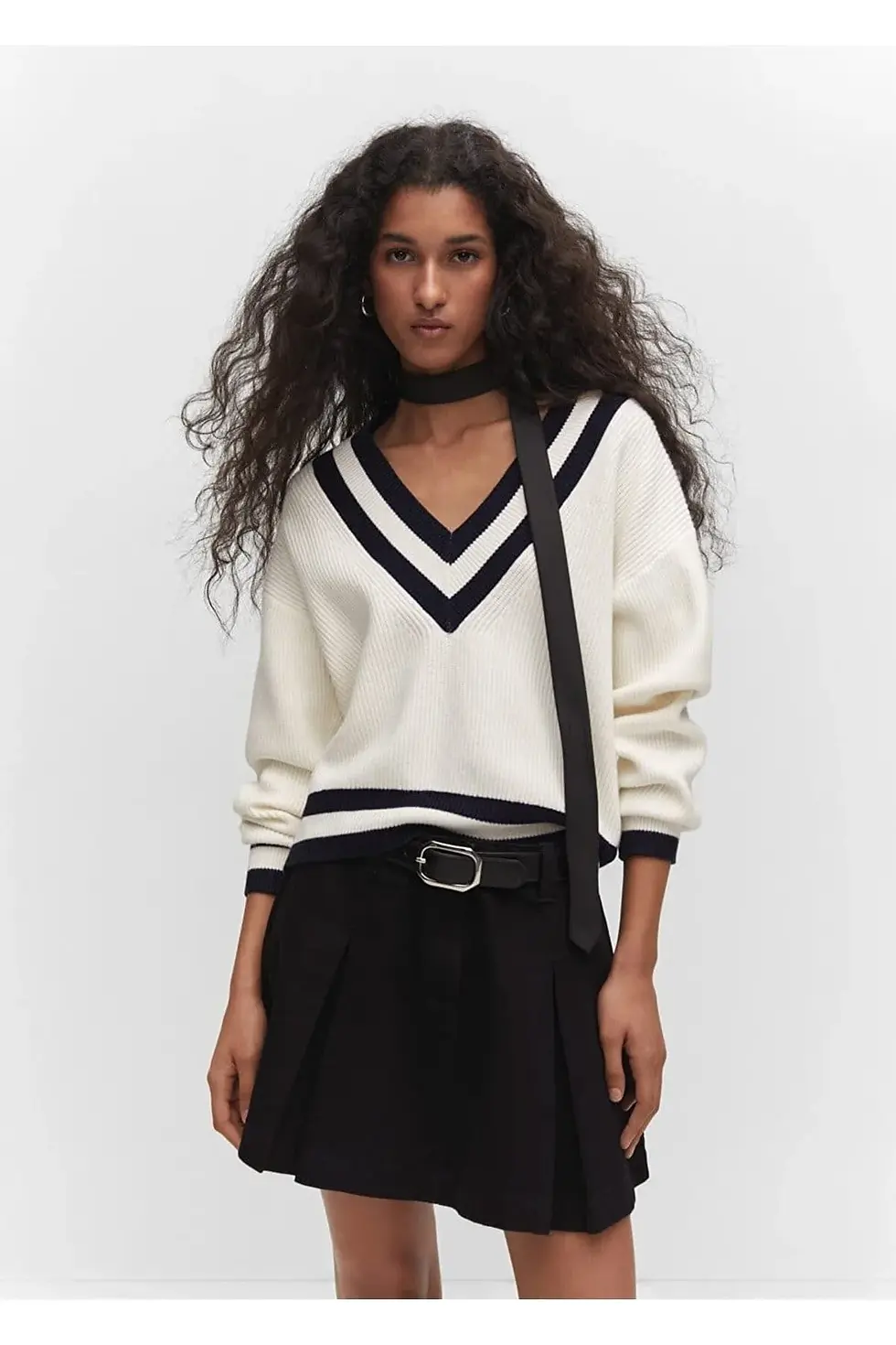 Thumbnail: Mango  Kontrast V Yakalı Kazak