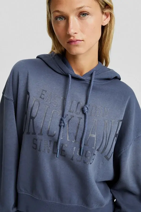 Thumbnail: Bershka Soluk efektli sloganlı oversize kapüşonlu sweatshirt