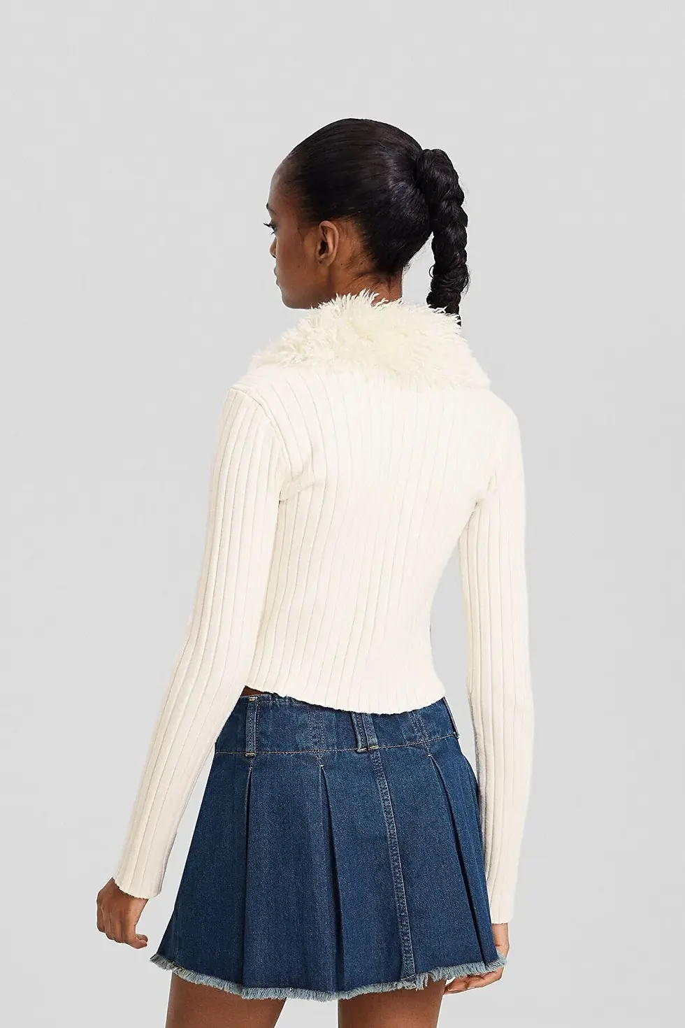 Thumbnail: Bershka Suni kürk detaylı fitilli hırka