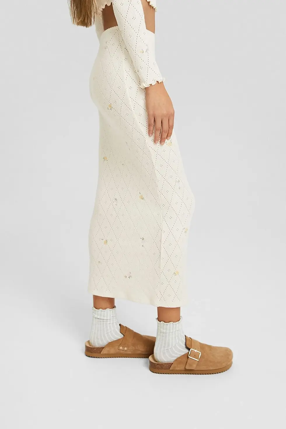 Thumbnail: Bershka İşlemeli ajurlu triko midi etek