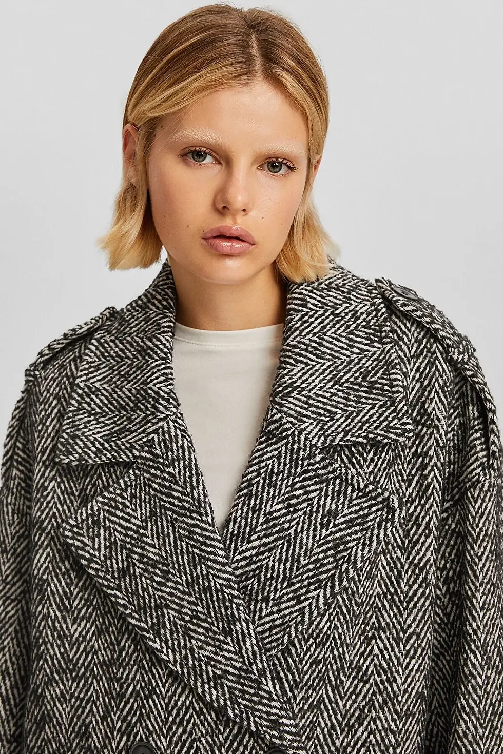 Thumbnail: Bershka Kruvaze sentetik yün kaban