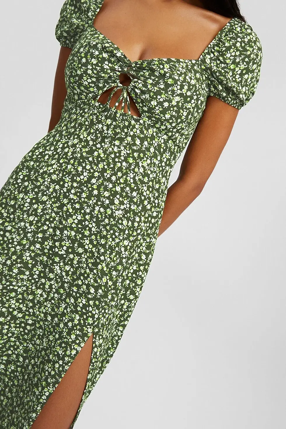 Thumbnail: Bershka Kısa kollu pencere detaylı desenli midi elbise