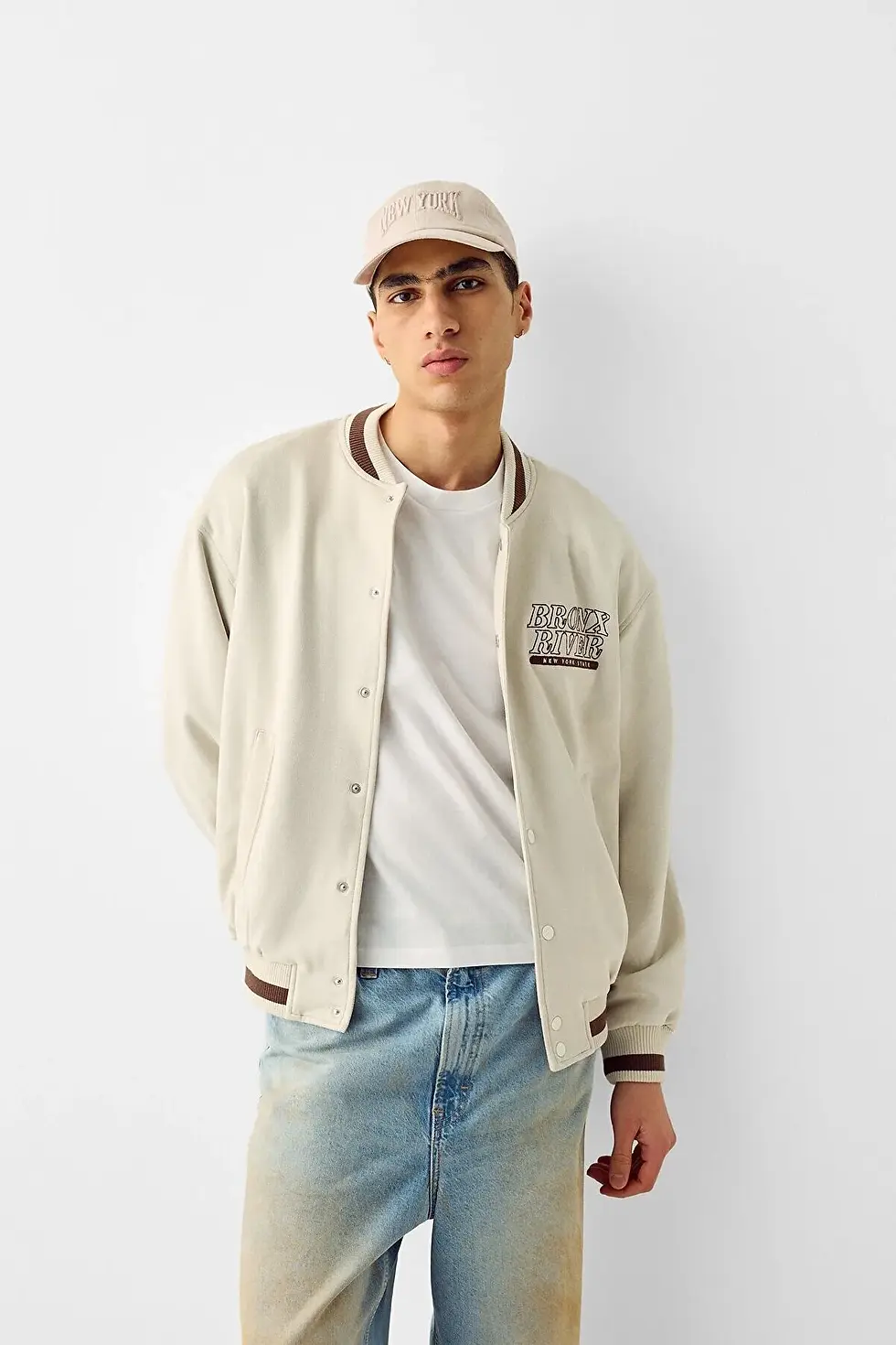 Thumbnail: BershkaKolej işlemeli basic şapka