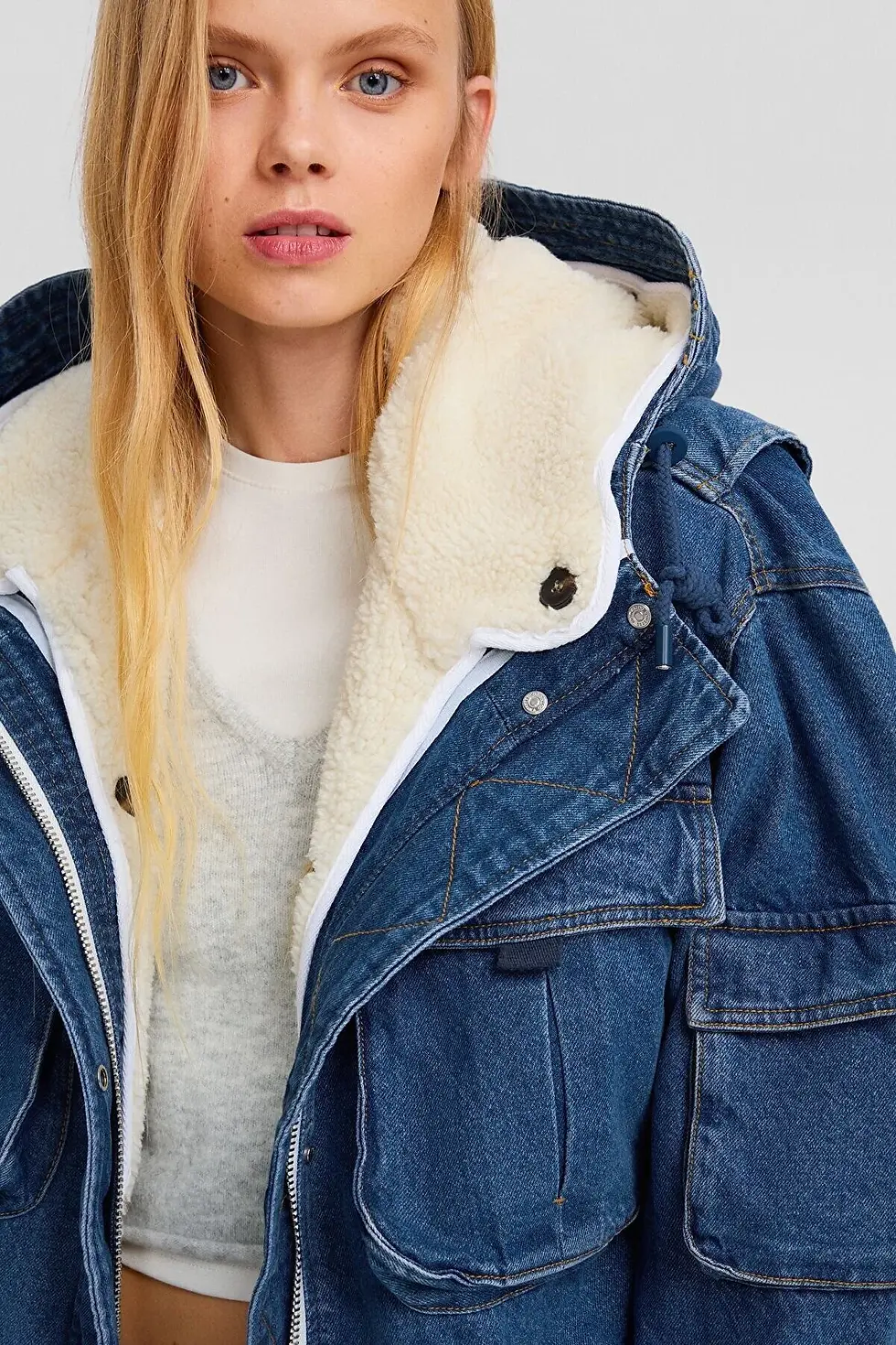 Thumbnail: Bershka Suni yünlü astarlı uzun denim parka