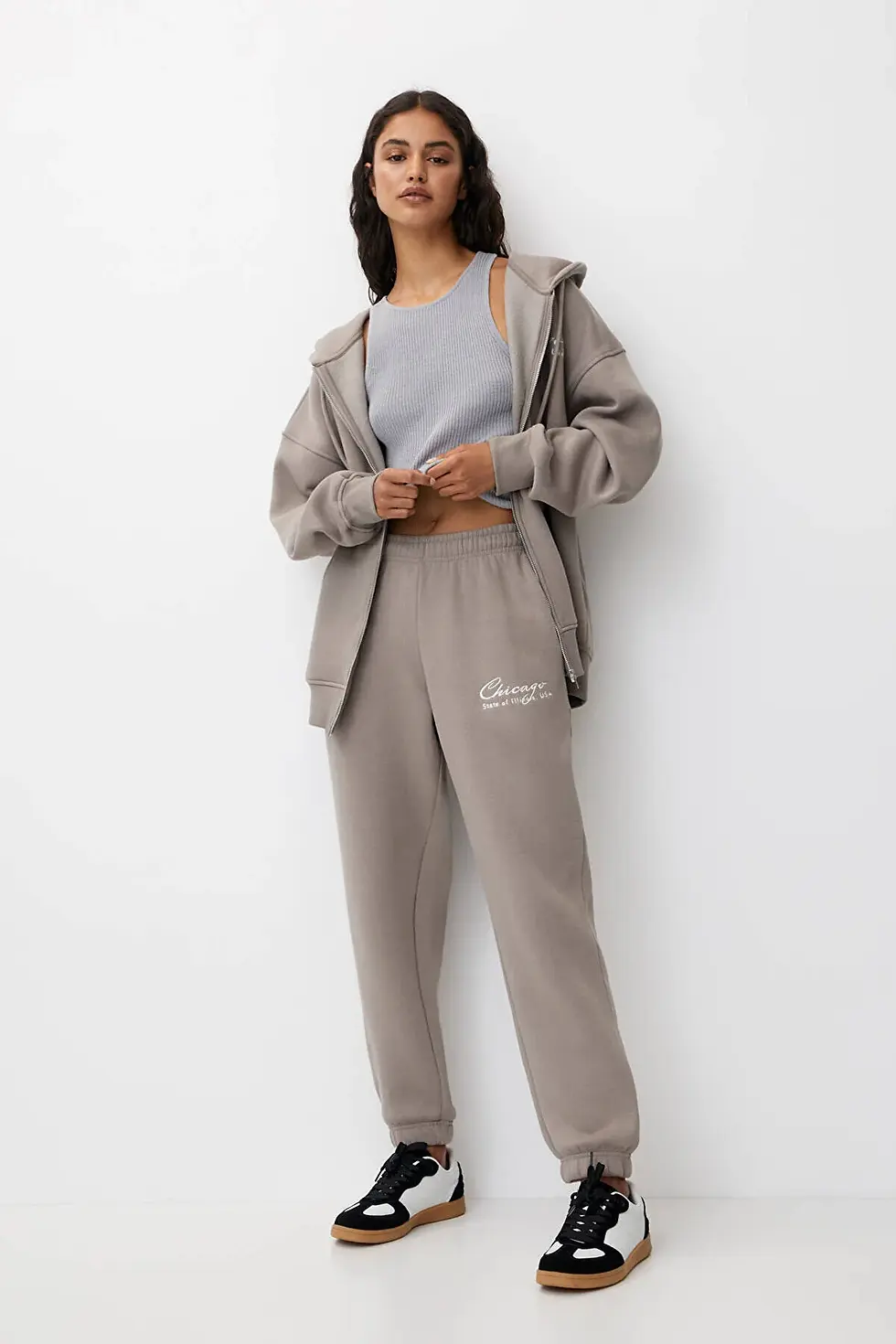 Thumbnail: Pull & Bear Chicago işlemeli jogger pantolon